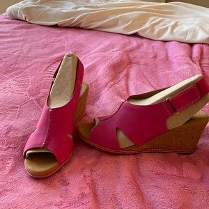 Clarks pink wedges